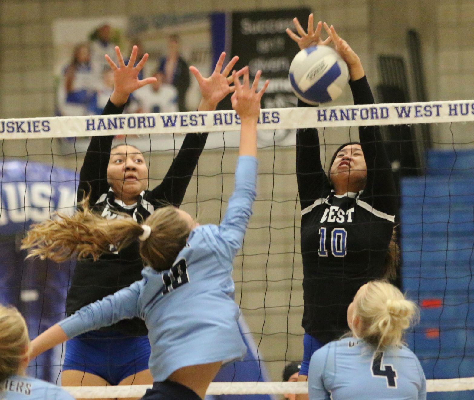 Huskies lose momentum